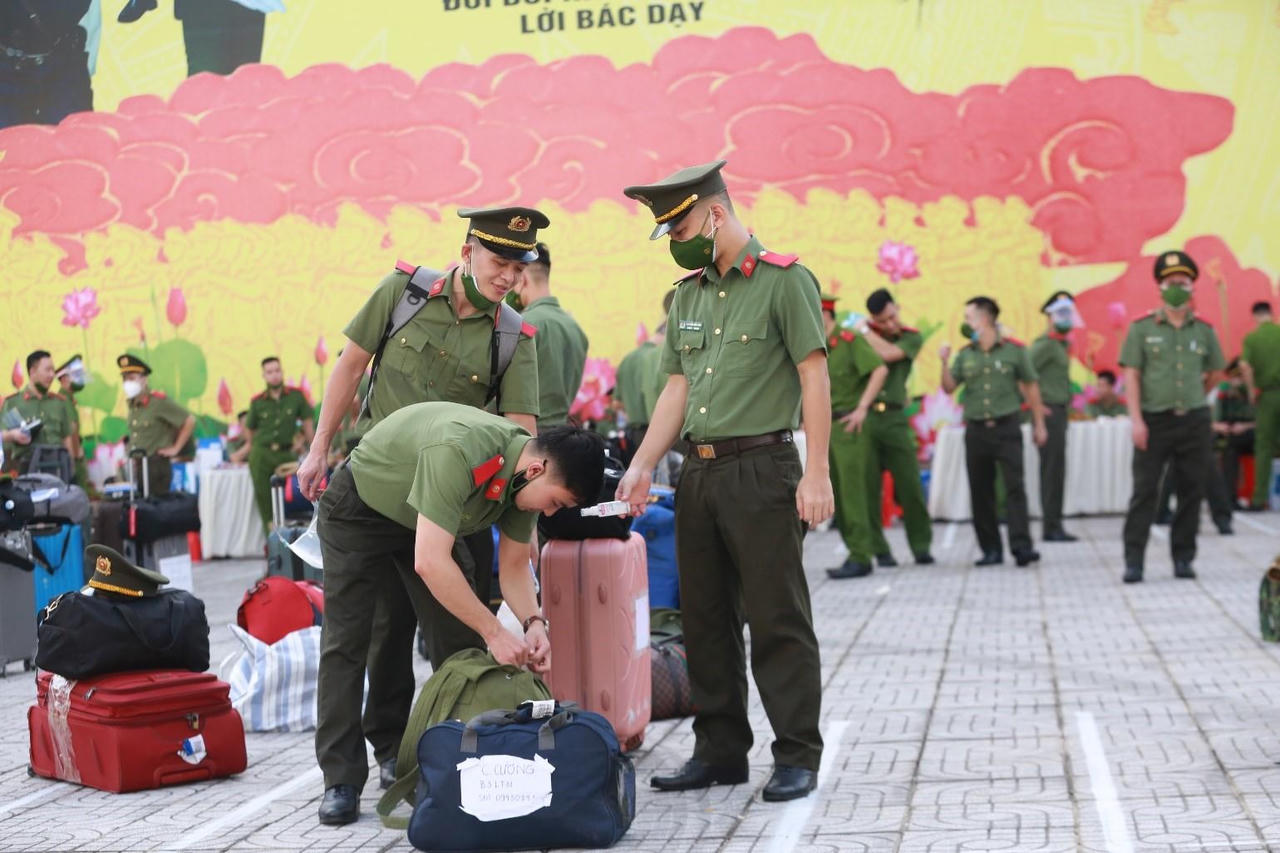 300 cán bộ, học viên Công an chi viện Đồng Nai chống dịch