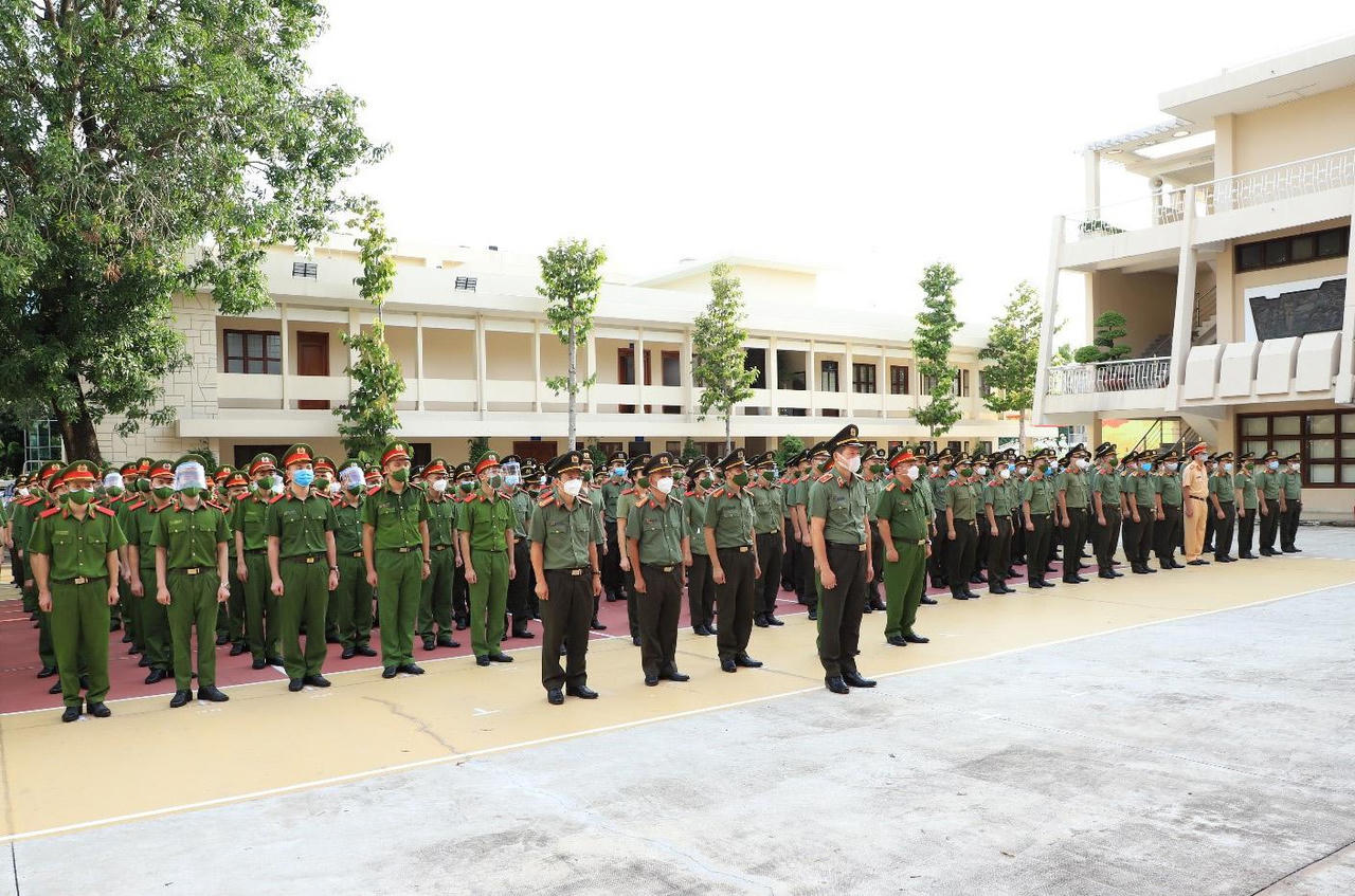 300 cán bộ, học viên Công an chi viện Đồng Nai chống dịch