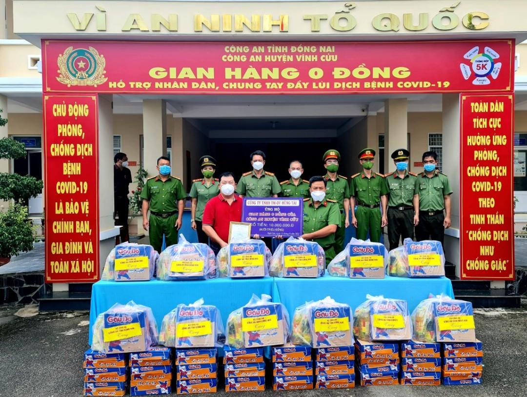 Hình ảnh lay động lòng người của cán bộ, chiến sĩ công an ở Đồng Nai