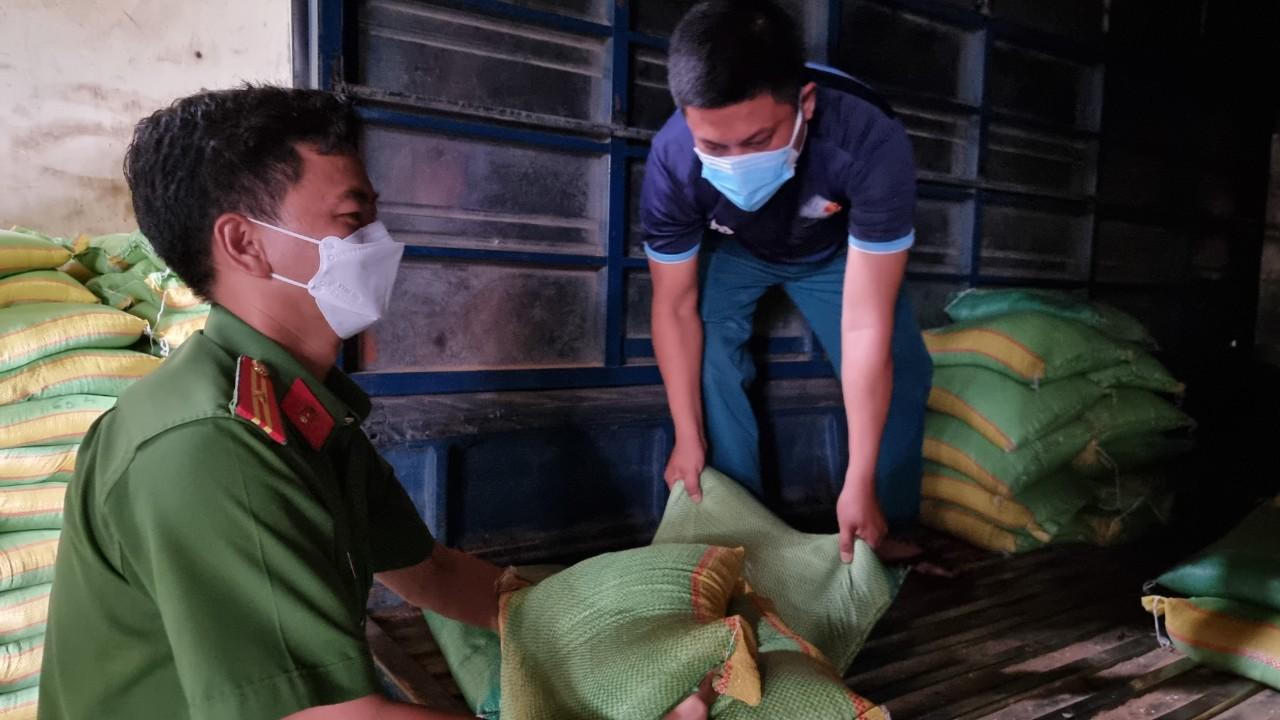 Hình ảnh lay động lòng người của cán bộ, chiến sĩ công an ở Đồng Nai