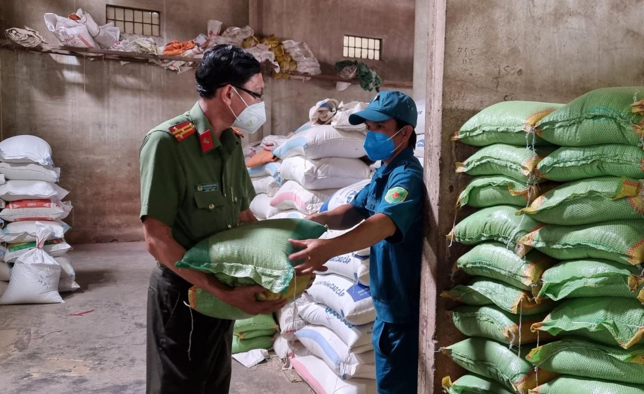 Hình ảnh lay động lòng người của cán bộ, chiến sĩ công an ở Đồng Nai