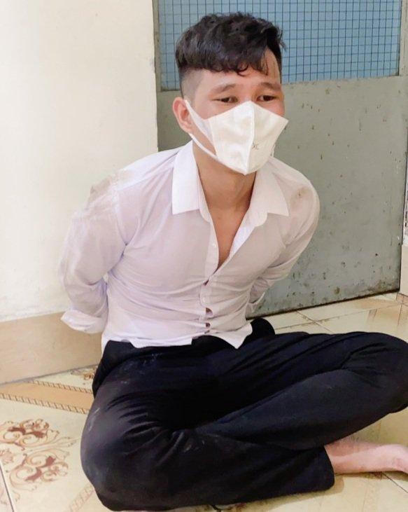 Bắt đối tượng mang theo súng đi giao ma túy 