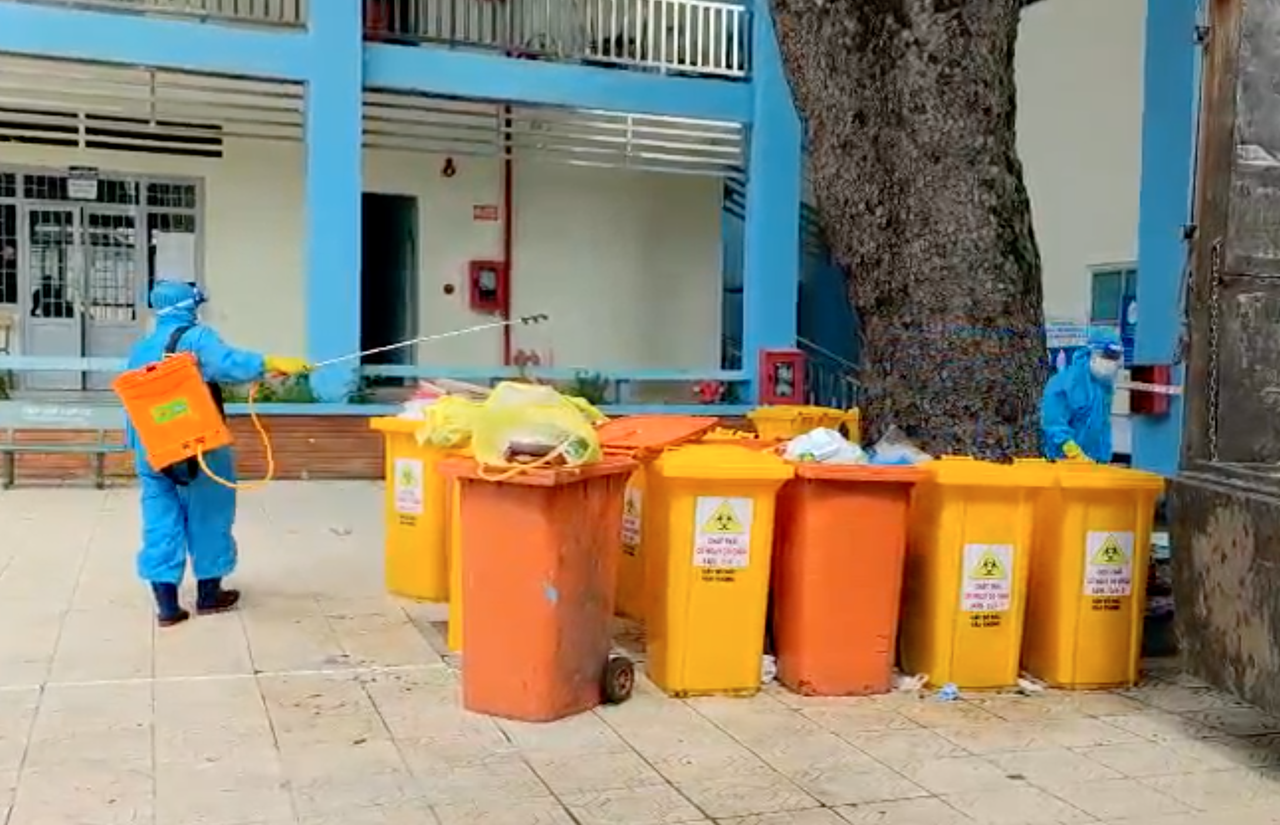 Những 'chiến binh' thầm lặng ngăn mầm bệnh phát tán ra môi trường