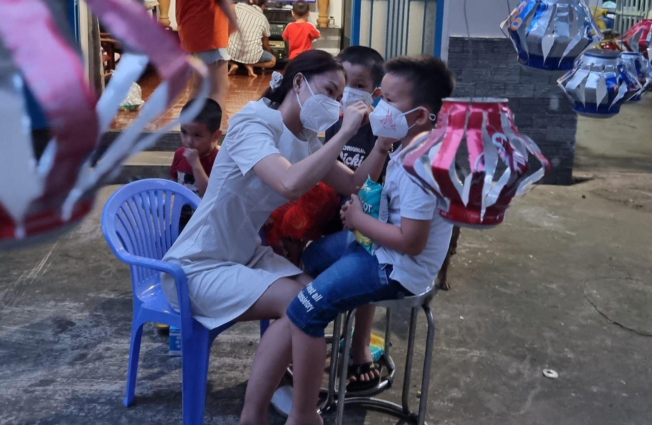 Trung thu khác lạ giữa tâm dịch