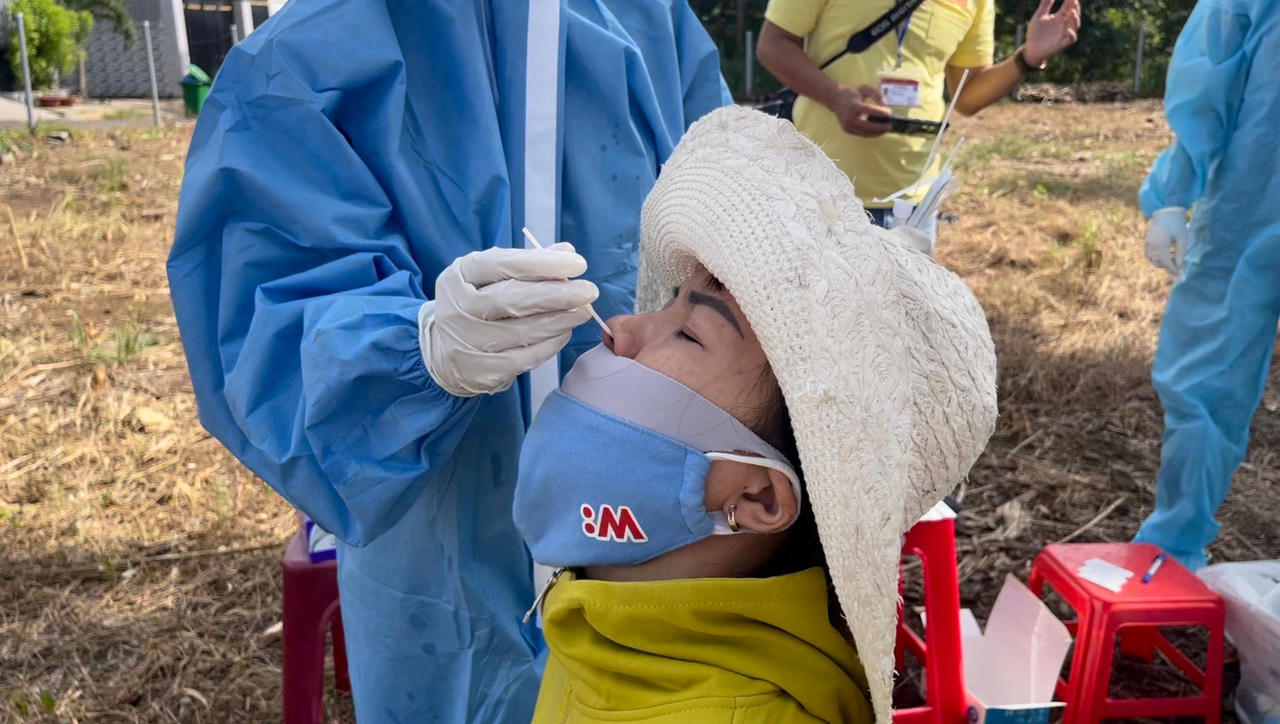 Đừng mang suy nghĩ "què quặt" để suy diễn lệch lạc về test COVID-19!