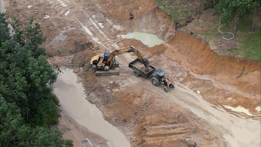 "Cát tặc" phá nát địa bàn, tỉnh lộ 720 chỉ để vận chuyển cát lậu