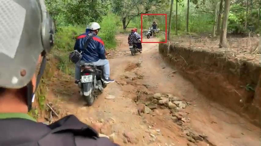 "Cát tặc" phá nát địa bàn, tỉnh lộ 720 chỉ để vận chuyển cát lậu