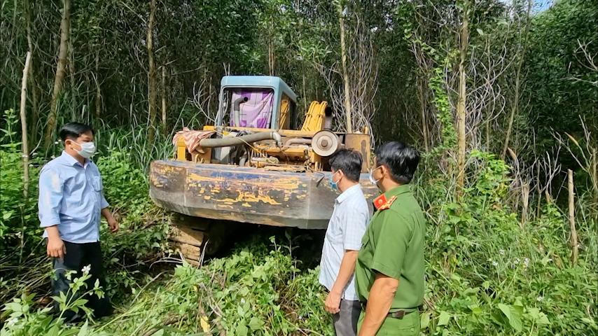 "Cát tặc" phá nát địa bàn, tỉnh lộ 720 chỉ để vận chuyển cát lậu
