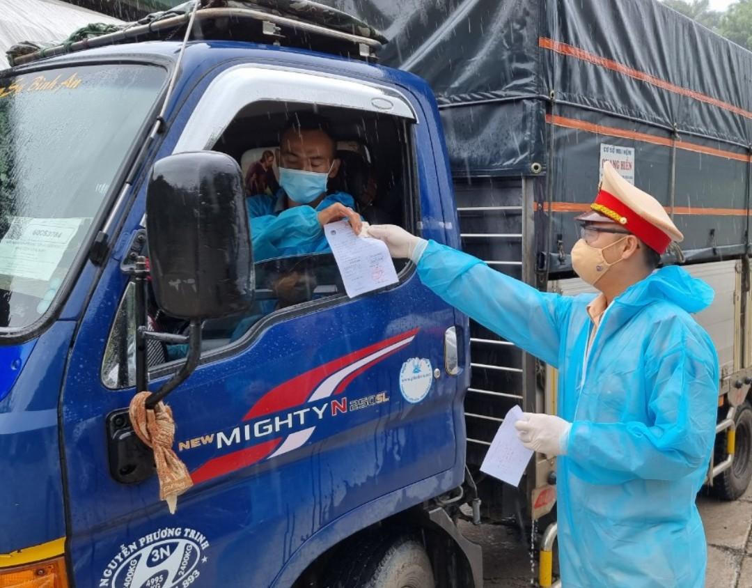 Kiên trì bám chốt, quên mình cho cuộc sống bình yên