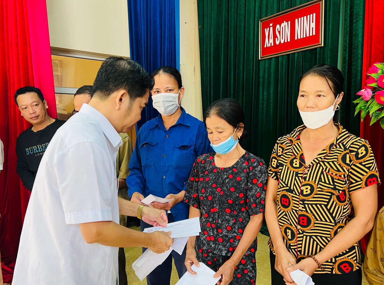 Câu lạc bộ Doanh nhân Lam Hồng tại Đồng Nai trao 670 triệu đồng hỗ trợ nhân dân bị thiên tai