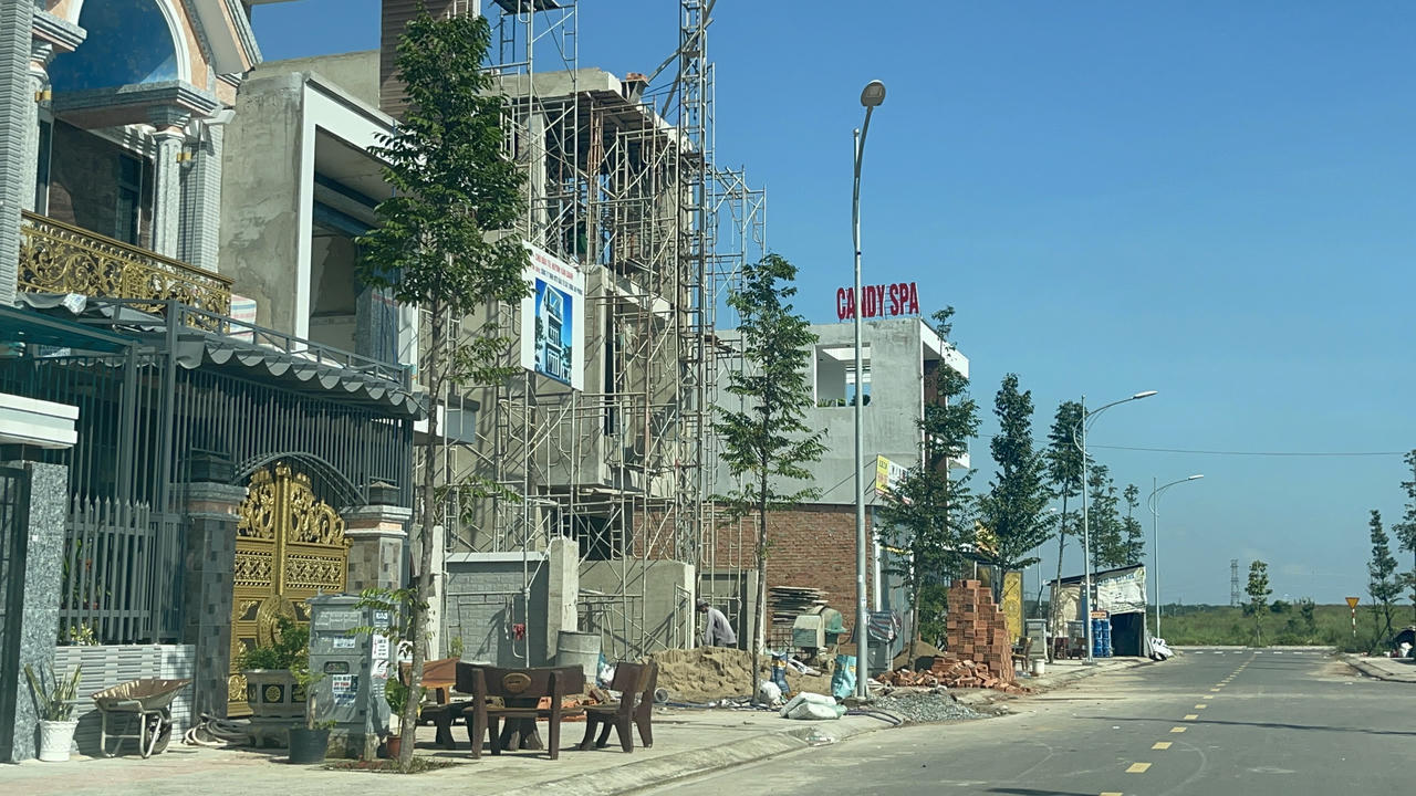 Nhiều cư dân sân bay Long Thành đổi đời, an cư trong những căn nhà phố khang trang