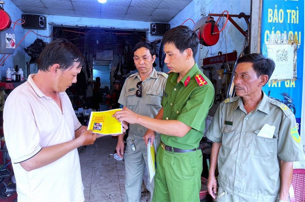 Đồng Nai: Thu hồi hàng ngàn vũ khí, vật liệu nổ, công cụ hỗ trợ