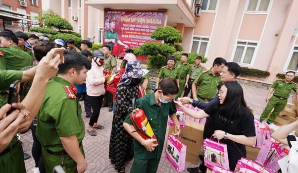 Món quà ý nghĩa của người con Hà Tĩnh xa quê