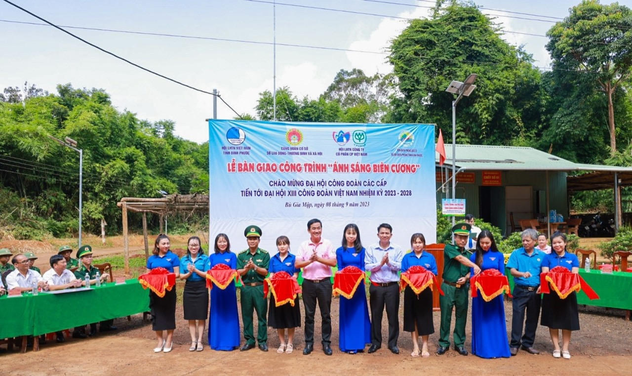 C.P. Việt Nam bàn giao công trình 'Ánh sáng biên cương' năm 2023