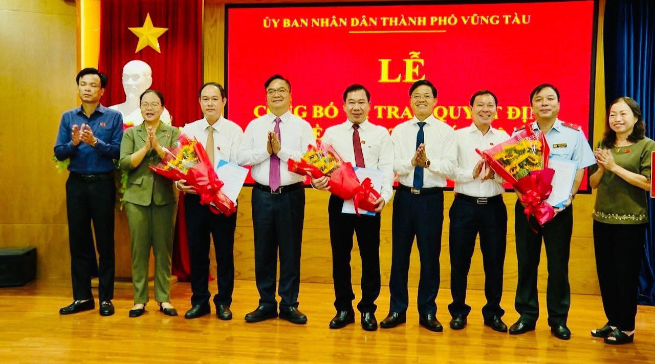 Công bố và trao các quyết định điều động, bổ nhiệm cán bộ tại TP Vũng Tàu