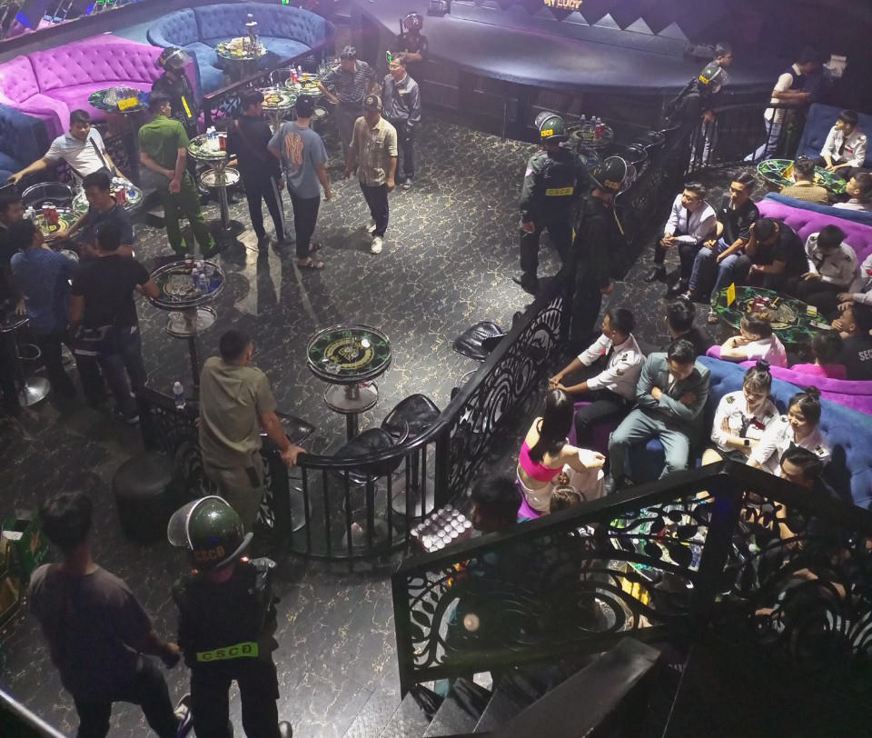 Bình Phước: Đột kích quán Boom Boo Club, phát hiện nhiều người dương tính ma tuý