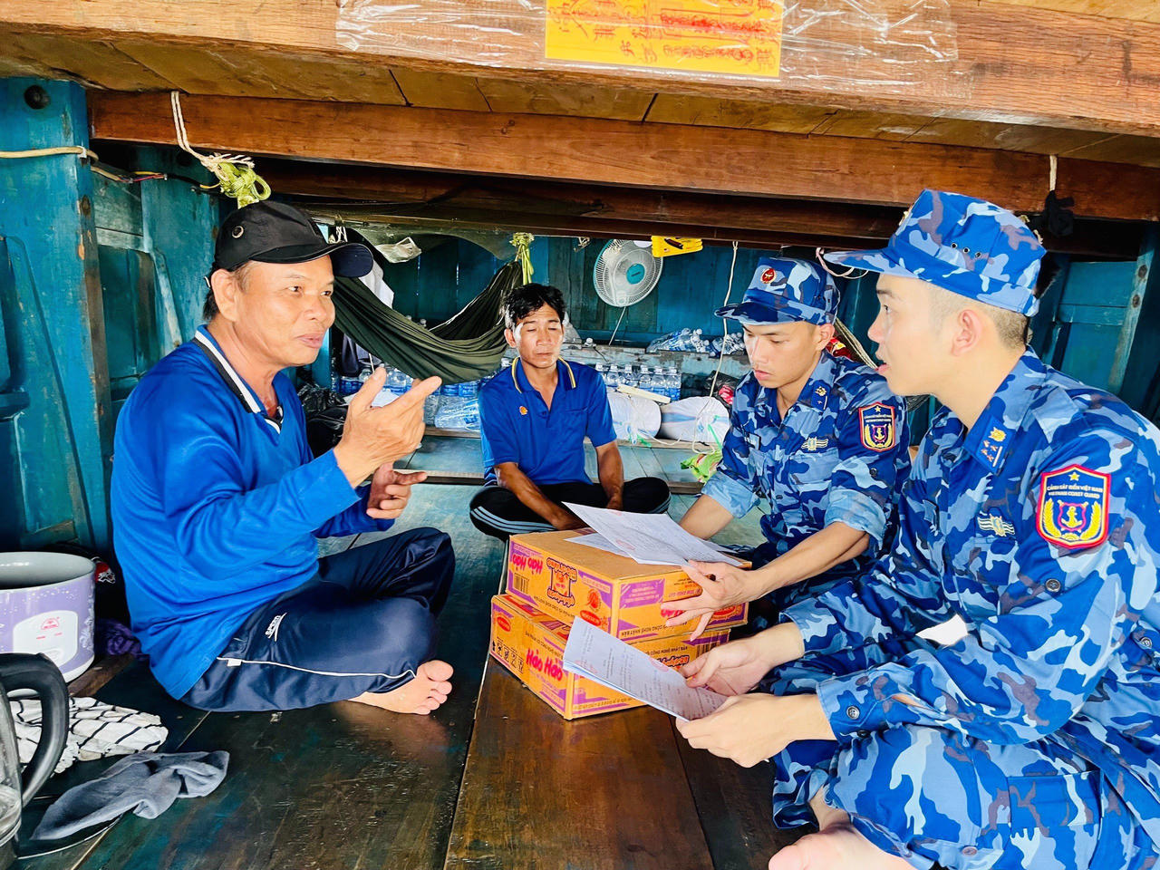 Bắt giữ tàu vận chuyển 50.000 lít dầu D.O trái phép trên biển