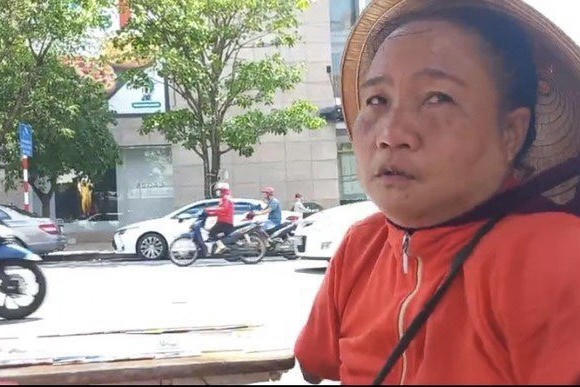 Truy tìm người đàn ông lừa tráo 840 tờ vé số của một phụ nữ không tay, không chân