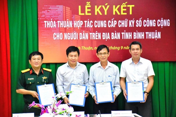 Sở Thông tin và Truyền thông Bình Thuận ký thỏa thuận hợp tác về cung cấp chữ ký số công cộng cho người dân