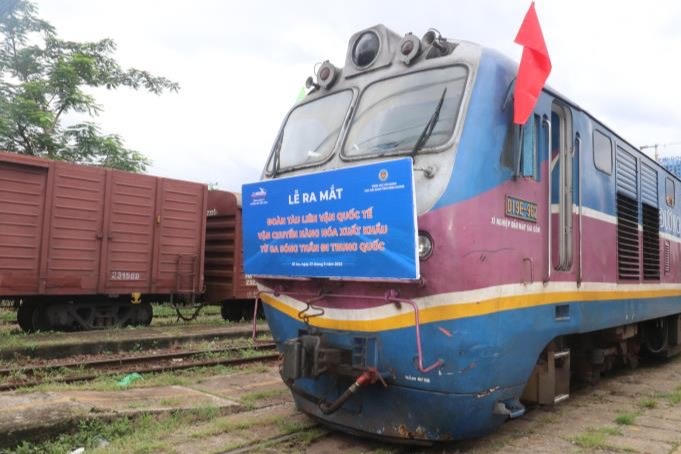 Vận chuyển 500 tấn hàng từ ga Sóng Thần đi Trung Quốc