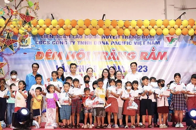 Tổ chức 'Đêm hội trăng rằm' cho gần 5.000 con em của công nhân