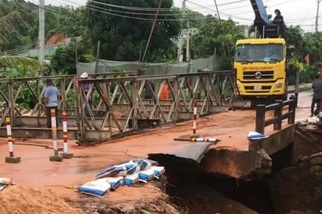 Mưa lớn kéo dài, 3 tỉnh phía Nam thiệt hại nặng