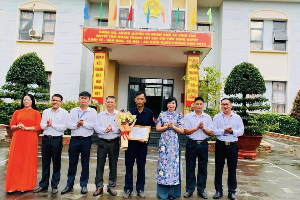 Đội viên dân phòng trả lại tài sản trị giá 200 triệu đồng nhặt được