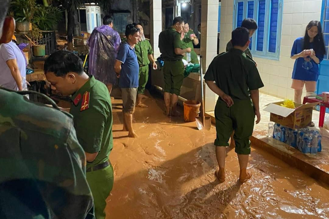 Mưa lớn kéo dài, 3 tỉnh phía Nam thiệt hại nặng