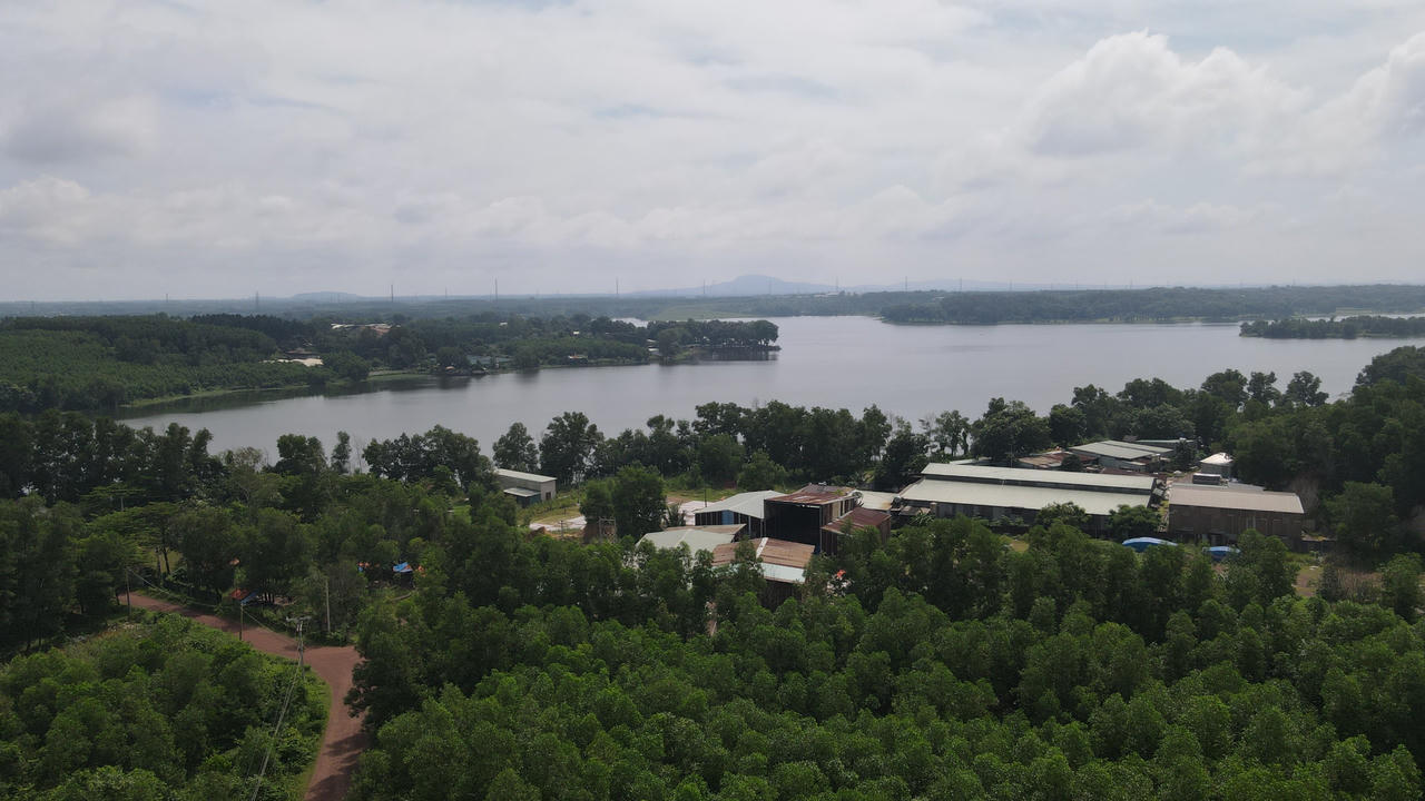 'Xẻ thịt' hồ chứa nước Sông Mây