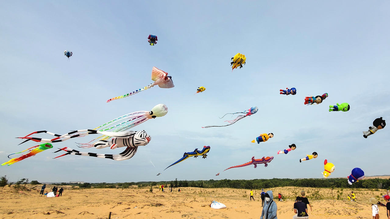 UBND tỉnh Bình Thuận chỉ đạo đơn vị phối hợp Báo Pháp luật Việt Nam tổ chức Lễ hội diều và diễu hành siêu xe