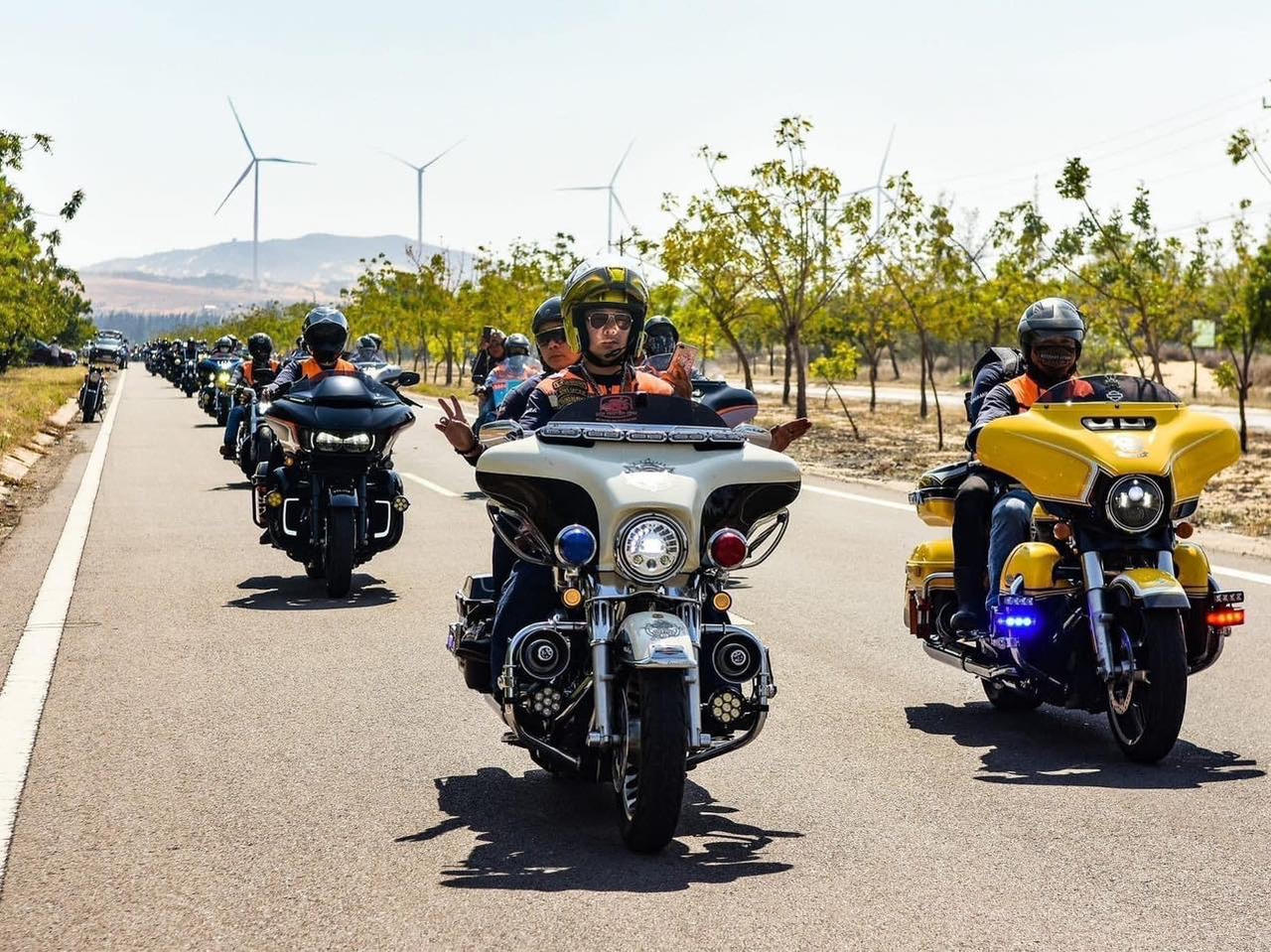 UBND tỉnh Bình Thuận chỉ đạo đơn vị phối hợp Báo Pháp luật Việt Nam tổ chức Lễ hội diều và diễu hành siêu xe