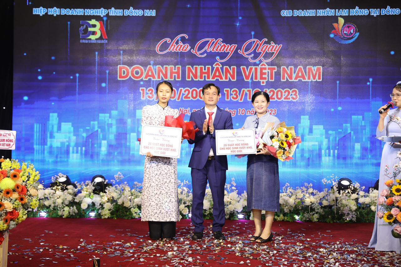 Câu lạc bộ Doanh nhân Lam Hồng tại Đồng Nai chào mừng 19 năm Ngày Doanh nhân Việt Nam