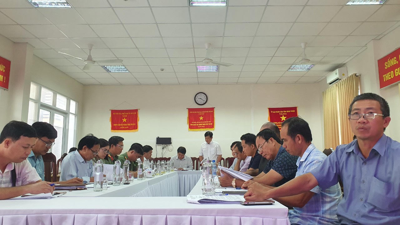 Bình Thuận họp Ban tổ chức Lễ hội diều xác lập kỷ lục Guinness và diễu hành siêu xe