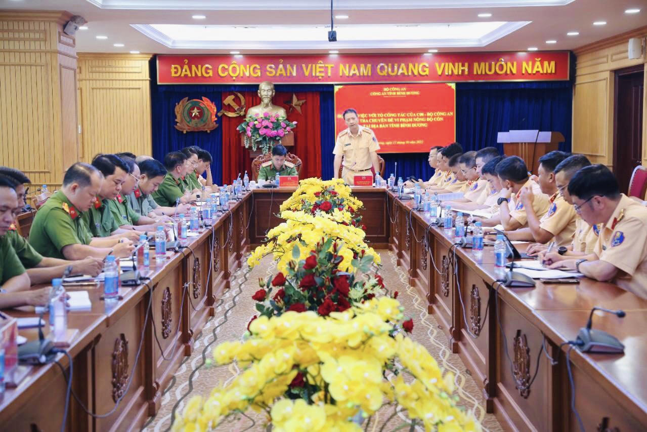 Công an Bình Dương phối hợp Cục Cảnh sát giao thông triển khai 5 tổ kiểm tra chuyên đề vi phạm nồng độ cồn