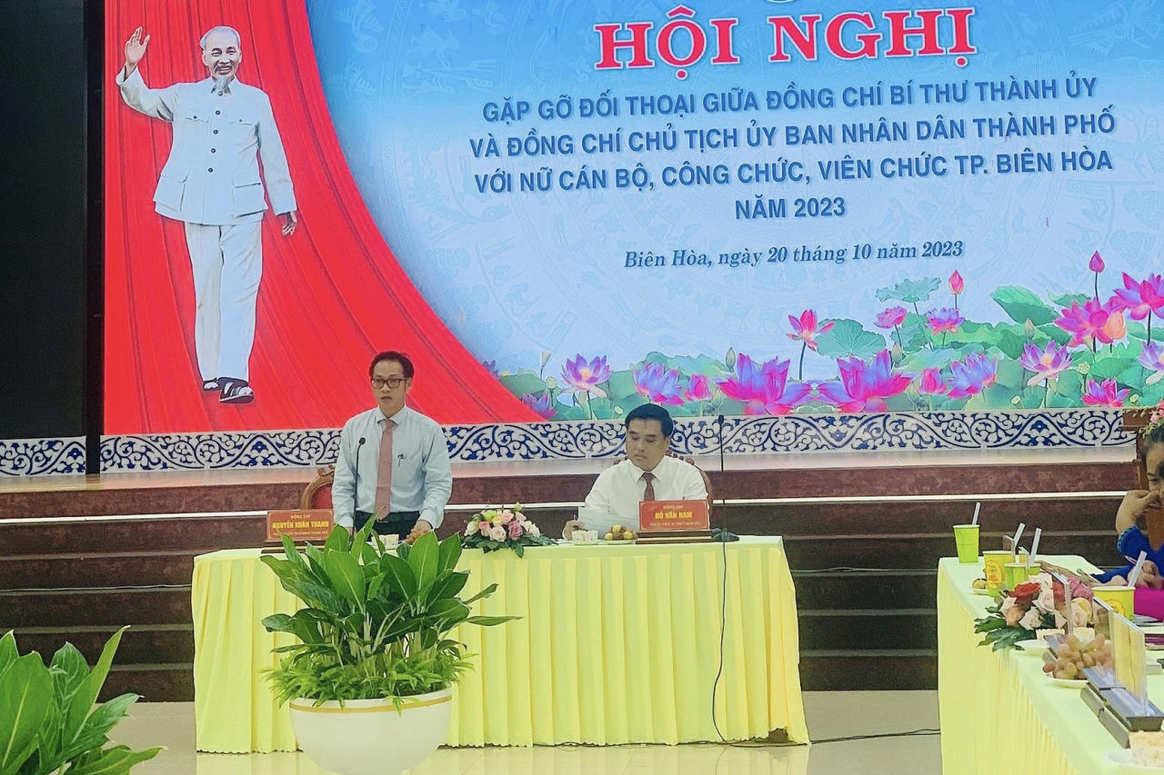 Đối thoại với nữ cán bộ nhân dịp kỷ niệm 93 năm ngày thành lập Hội LHPN Việt Nam