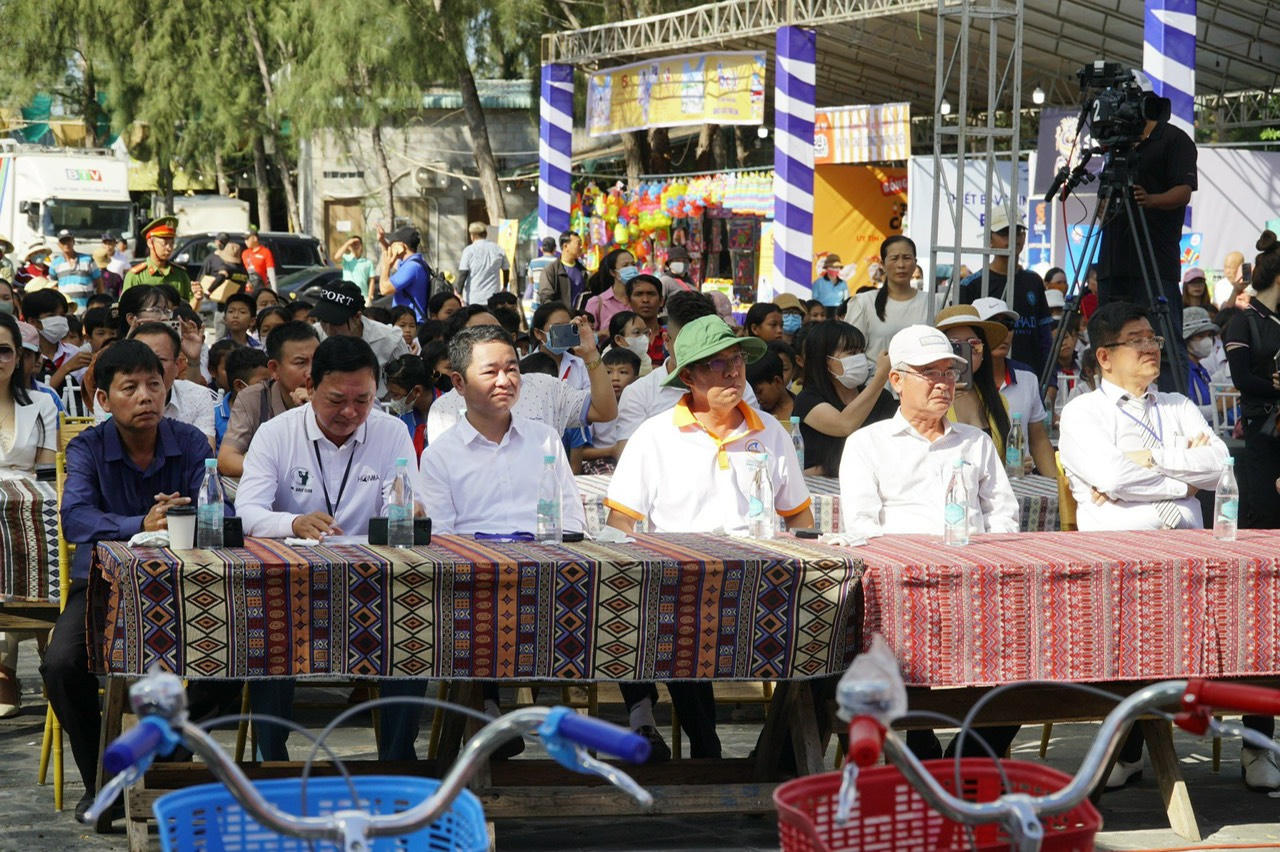 Khai mạc Lễ hội diều và diễu hành siêu xe tại Bình Thuận