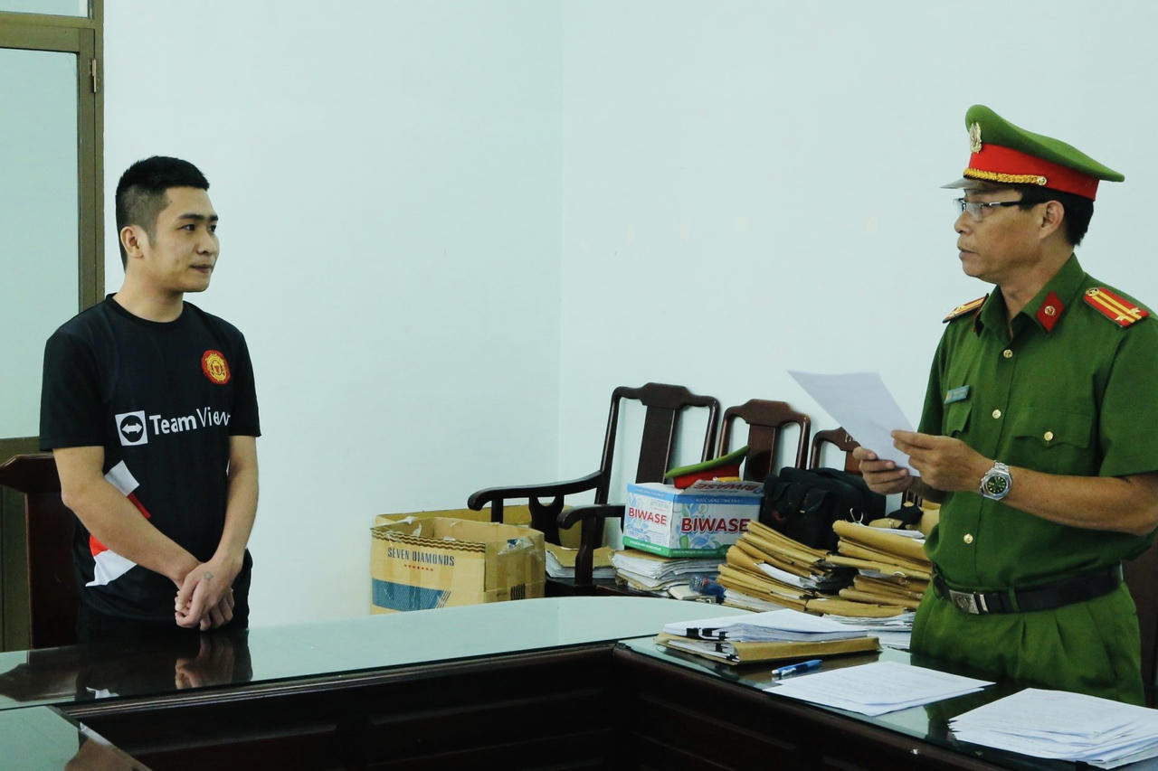 Nam thanh niên dùng dao đâm hàng xóm vì hỏi nhưng không trả lời