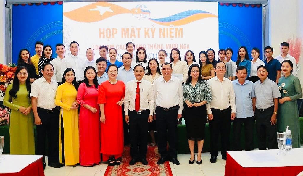 Đồng Nai: Họp mặt nhân kỷ niệm 106 năm Cách mạng Tháng Mười Nga