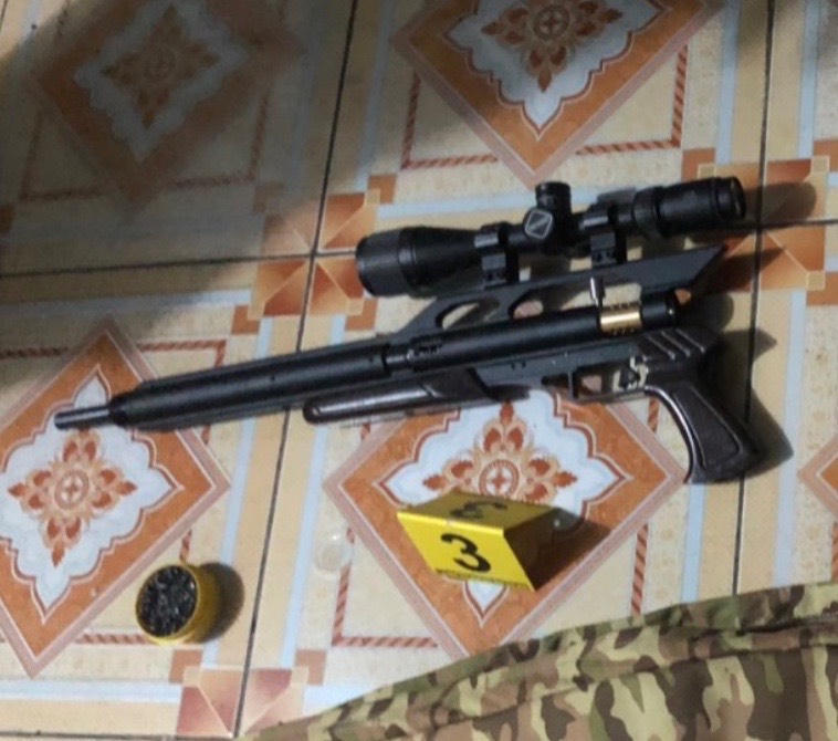 Mâu thuẫn trong lúc nhậu, thanh niên về nhà lấy súng rồi bắn bạn bị thương