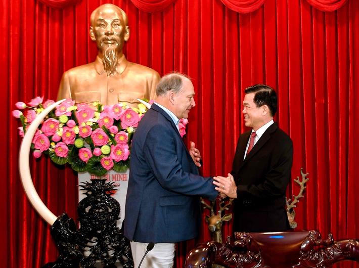 Chính quyền Montgomery của Hoa Kỳ thăm và làm việc với Đồng Nai