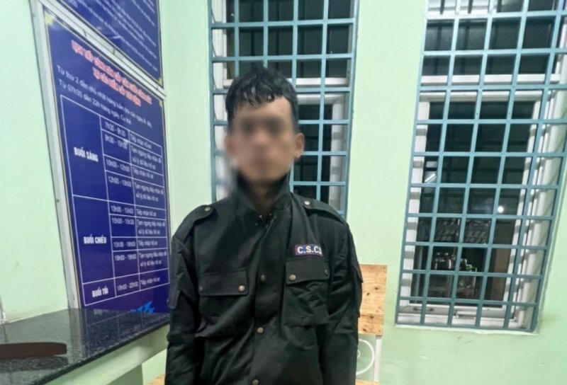 Làm rõ danh tính người mặc trang phục cảnh sát cơ động chạy trốn trong đêm