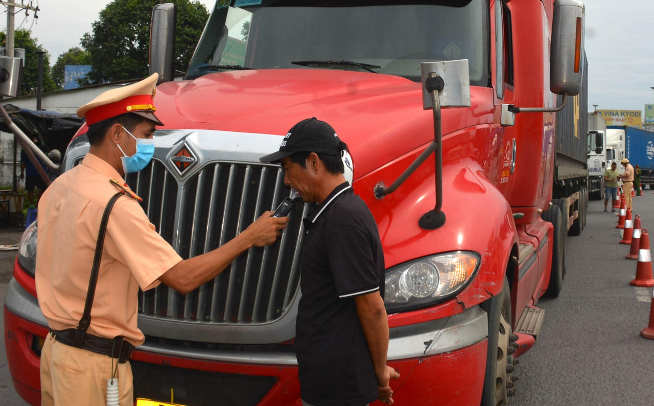 Đồng Nai: Ra quân kiểm soát an toàn giao thông trên QL20 và QL1A