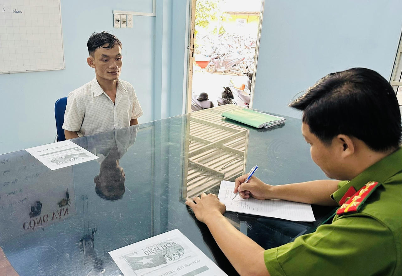 Cải trang thành sinh viên rồi vào bãi xe các trường đại học trộm xe máy