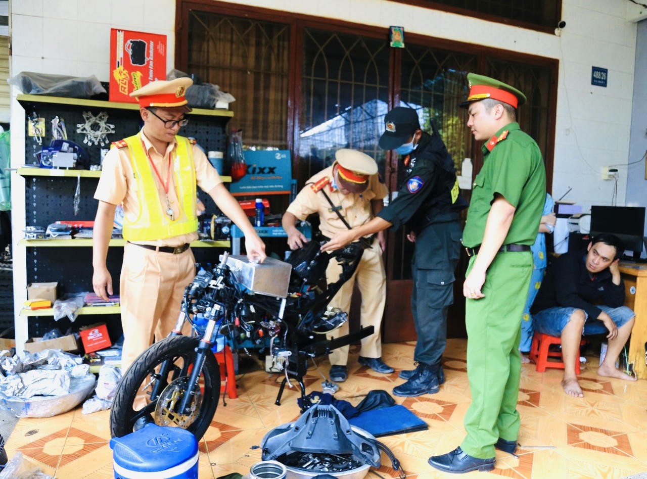 Đồng Nai: Triệt phá lò ‘độ’ xe mô tô trái phép