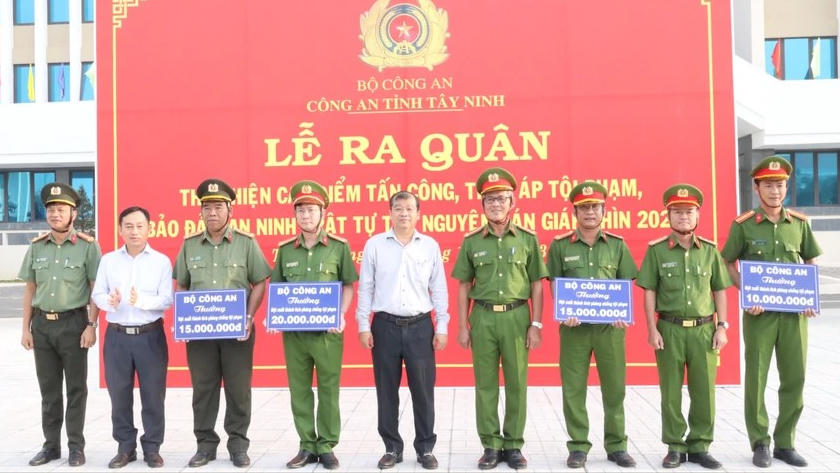 Các địa phương đồng loạt ra quân trấn áp tội phạm dịp Tết Nguyên đán