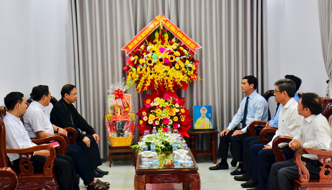 Lãnh đạo tỉnh Bình Thuận thăm, chúc mừng giáo dân nhân Lễ Giáng sinh năm 2023