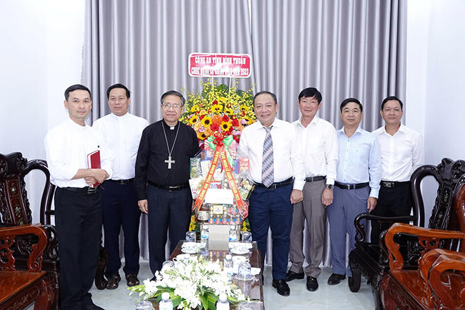 Lãnh đạo tỉnh Bình Thuận thăm, chúc mừng giáo dân nhân Lễ Giáng sinh năm 2023