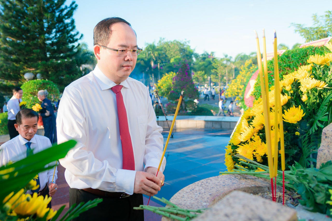Lãnh đạo tỉnh Đồng Nai tri ân anh hùng liệt sĩ nhân dịp kỷ niệm Ngày thành lập QĐND Việt Nam 