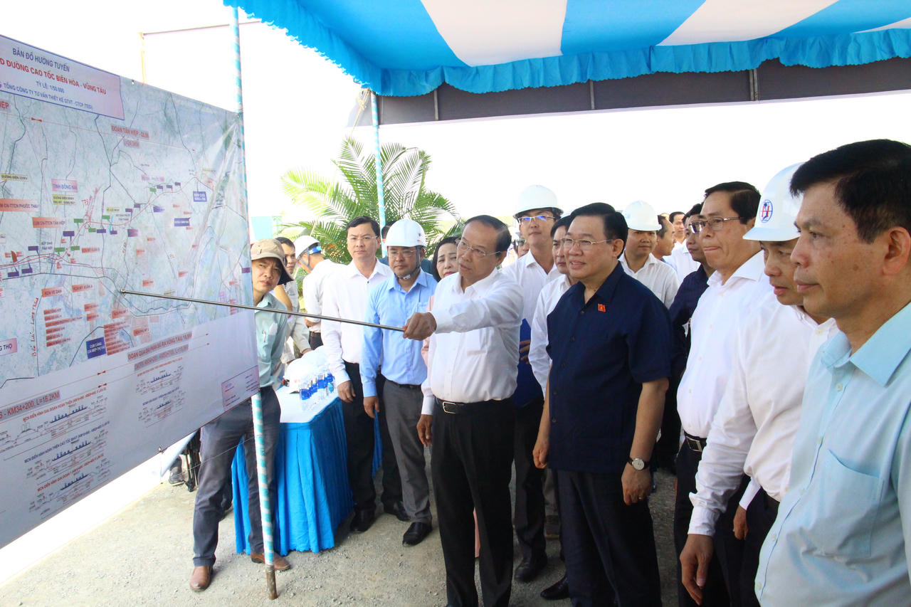 Chủ tịch Quốc hội Vương Đình Huệ khảo sát dự án cao tốc Biên Hòa - Vũng Tàu