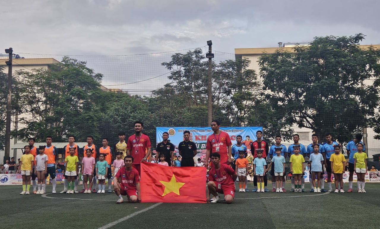 Khai mạc Giải bóng đá đồng hương Nghệ Tĩnh tranh cúp Lam Hồng lần thứ 3